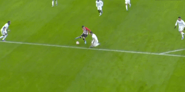 西媒：维尼修斯6场欧冠451分钟0进球，连续11场陷球荒