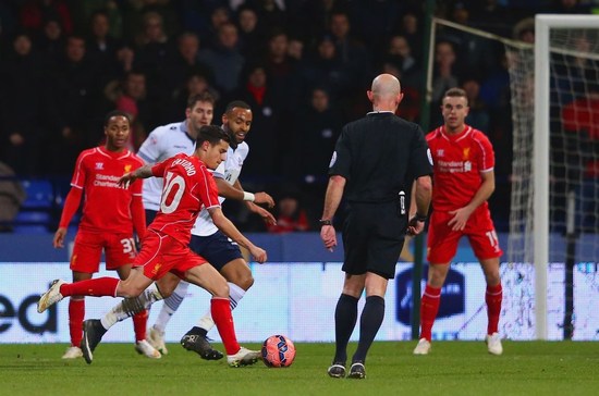 开小会？巴媒：安帅今日训练开始前和维尼修斯交谈了3分钟