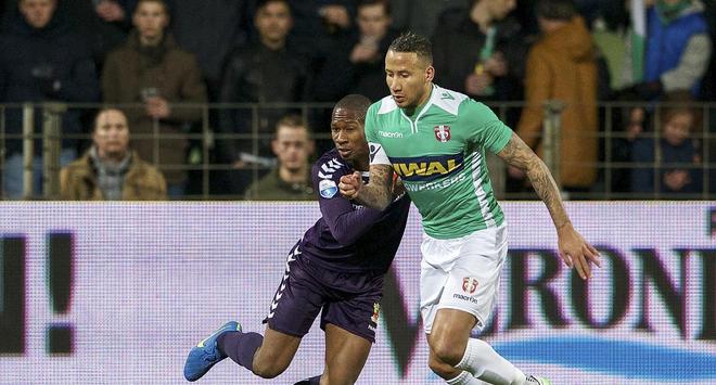 通过积极的 通过积极的